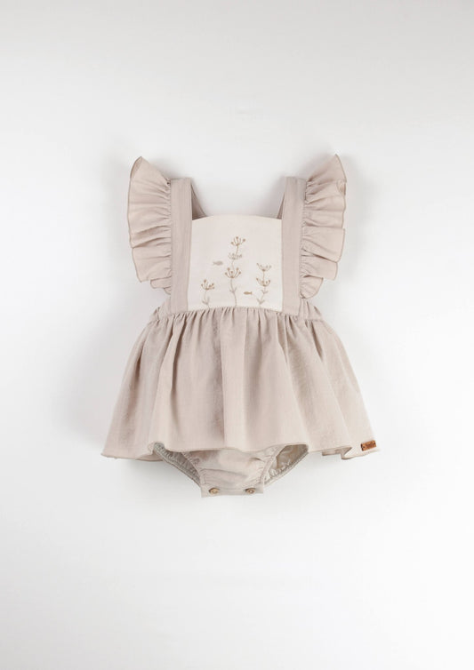 Popelin Sand romper suit with frill-Mod.8.4 - Lille Univers