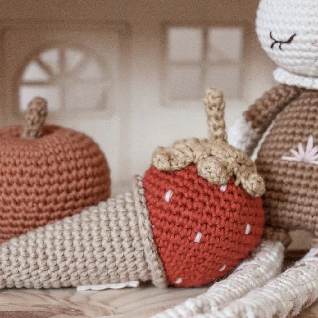 Patti OSLO Strawberry Ice Cream Rattle-P1089 - Lille Univers