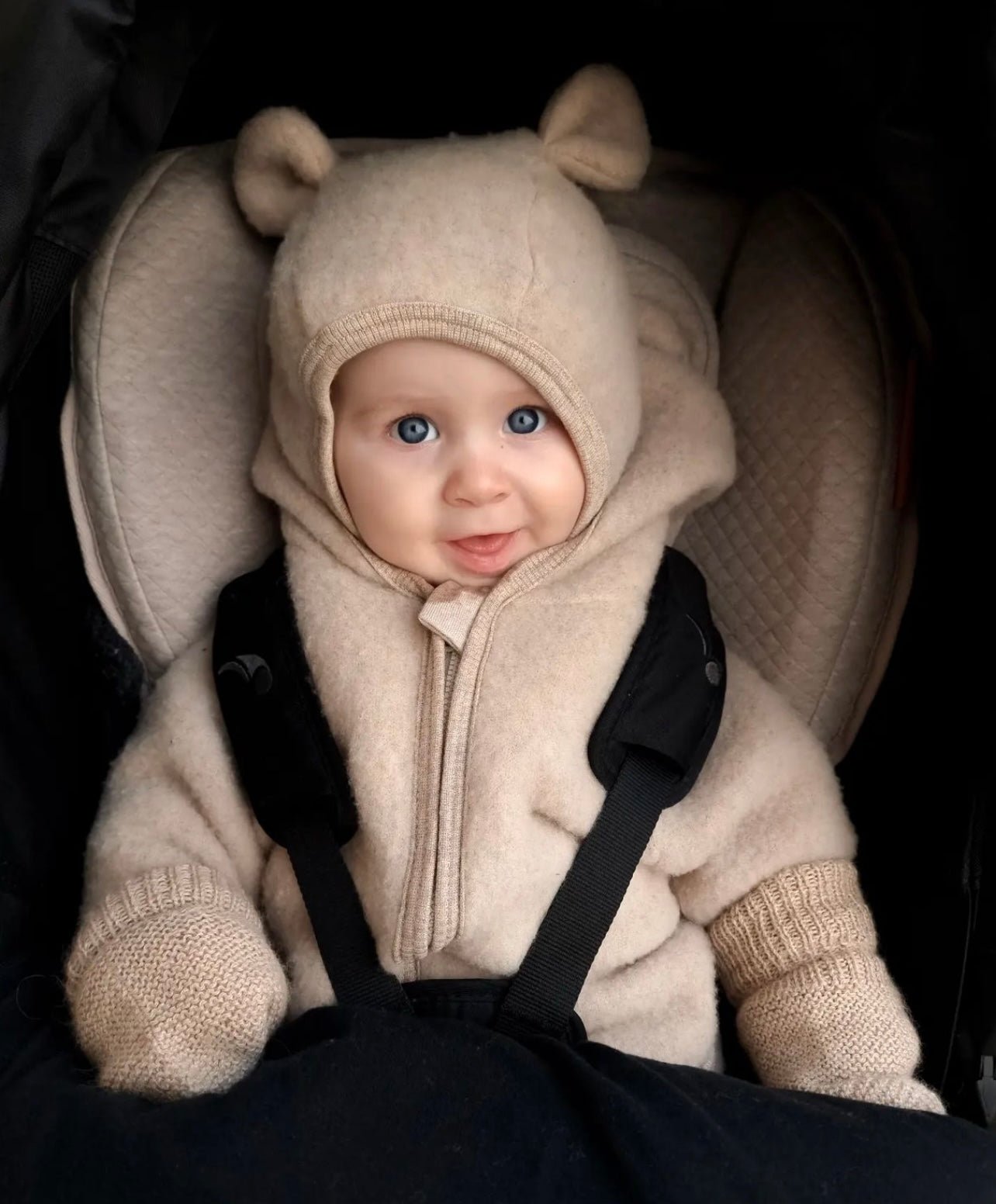 HUTTEliHUT - Pram Suit Ears Soft Wool Camel - 480107 - 2338 - Lille Univers