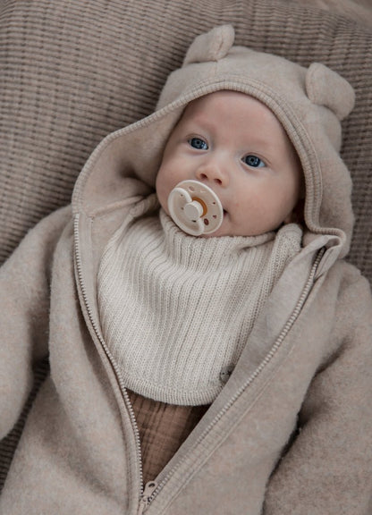 HUTTEliHUT - Pram Suit Ears Soft Wool Camel - 480107 - 2338 - Lille Univers